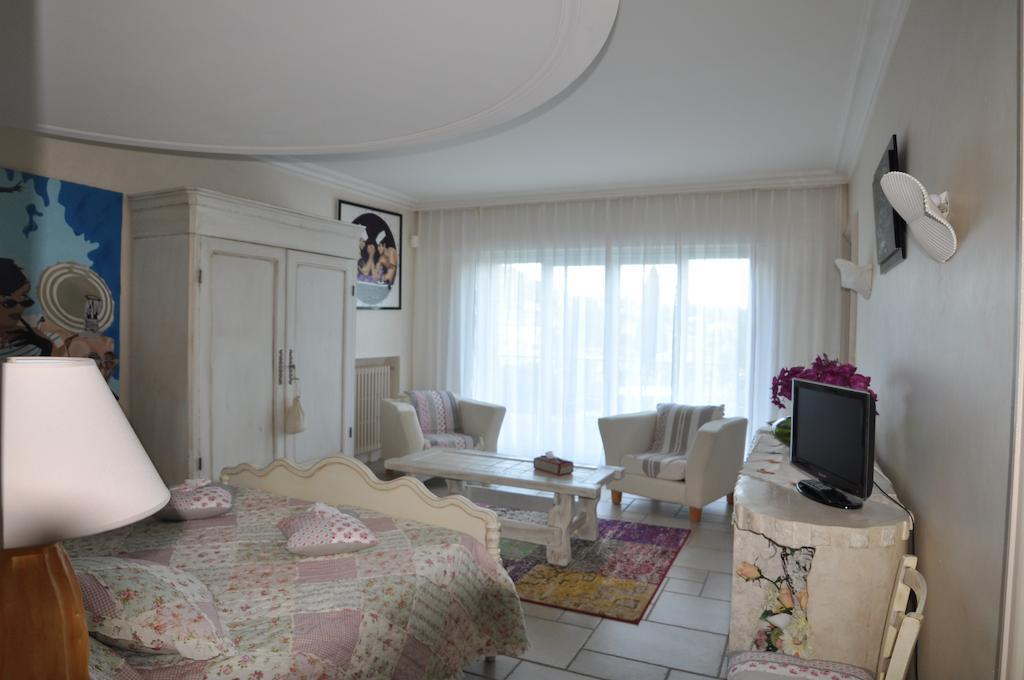 Domaine Le Bourdet Villa Saint-Sauveur-de-Cruzieres Room photo